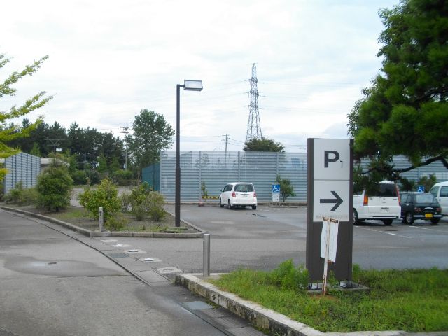 駐車場 石川県西部緑地公園テニスコート